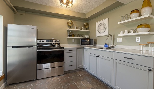 Converted Historic Suite · Full Kitchen, 3rd Flr