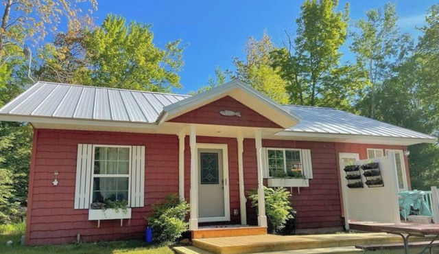 Corny Cottage | Escape to the Lake