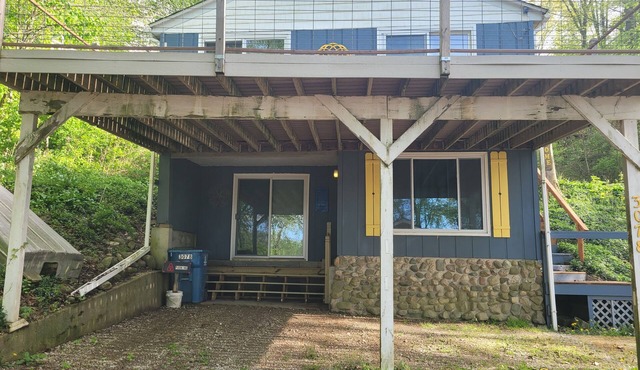 Country cottage, Baseline Lake . Come fish, kayak or enjoy a camp fire.