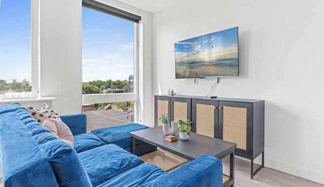 Coze Studio Unit Near Downtown MN and Airport