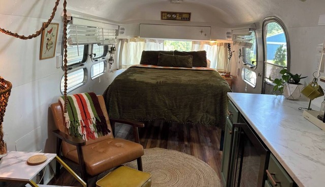 Cozy 1BD Vintage Airstream Experience @ Kentucky Horse Park