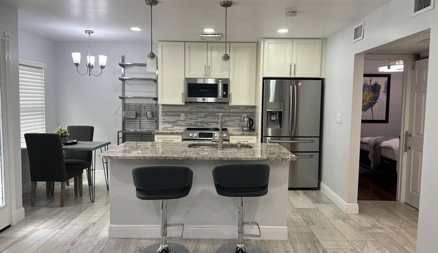 Cozy 2-bedroom Duplex in charming Downtown of Sarasota.
