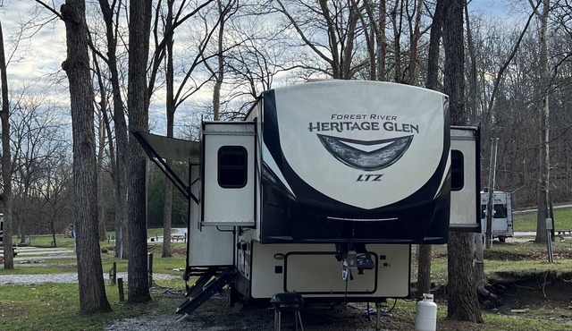 Cozy 2-bedroom RV 10 miles south of The Ark Encounter