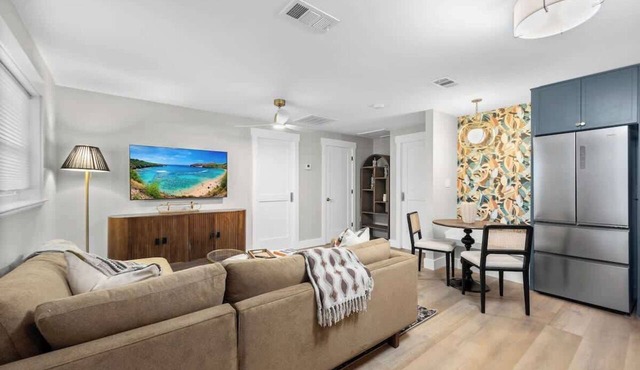 Cozy- 2 bedroom stay in Pensacola