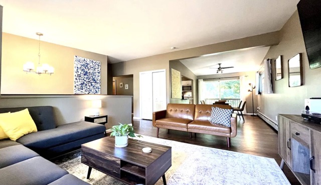 Cozy 3-Bedroom 1 Mile to Downtown & Michigan Stadium w/Free Parking