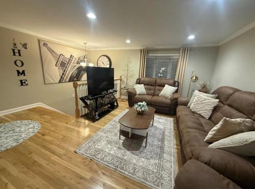 Cozy 3br 1 bath upstairs apt