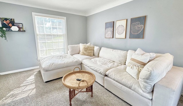 Cozy 3BR Home Sleeps 6 Fast WiFi Family & Pet Friendly!