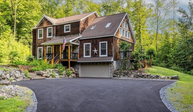 Cozy Adirondack Lodge in Lake George