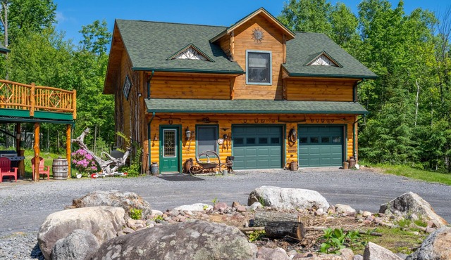 Cozy Adirondack Ski Cabin