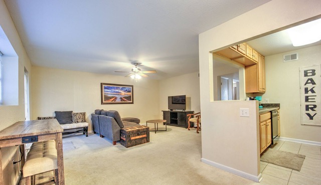 COZY BAYFRONT 2BR CONDO CONVENIENTLY NEAR AIRPORT, DOWNTOWN, BEACHES AND BASES