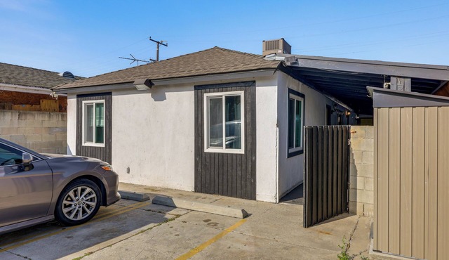 Cozy & Convenient Condo in Compton, Pets Welcome! in Compton