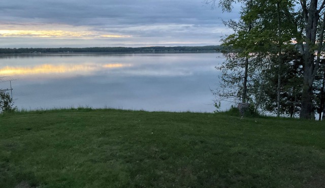Cozy couples camper with your own private 100ft lake front.