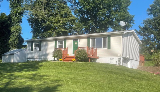 Cozy home close to Catamount, State Parks and the Harlem Valley Rail Trail.