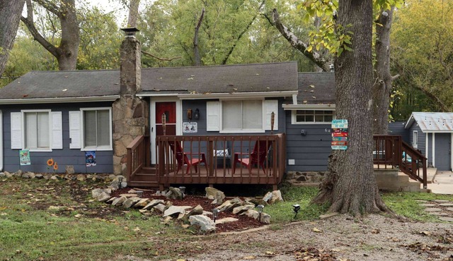 Cozy Lakefront Cottage in Branson