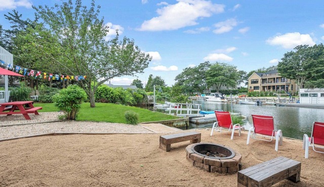 Cozy North Fork Home with Direct Water Access, Private Dock, Close to Wineries