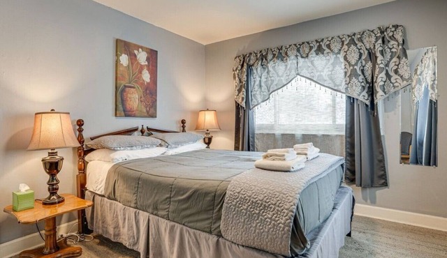 Cozy Private Home w Fire Pit Near Downtown!