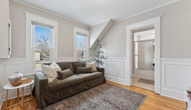 Cozy retro charm in Saint Paul with a monthly discount