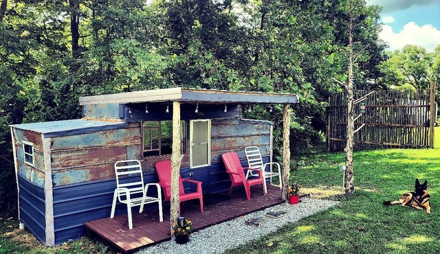 Cozy Tiny House on Working Farm, for Fun Glamping Trips in Kentucky
