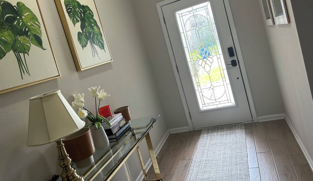 Cozy two bedroom in Jacksonville. Centrally located and close to riverside.