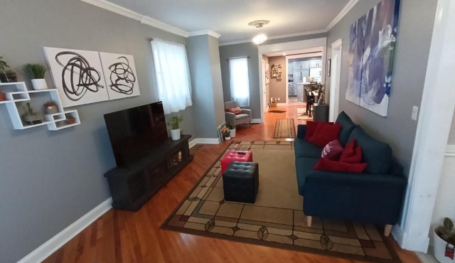 Cozy Updated 3-BR apartment near Peace Bridge