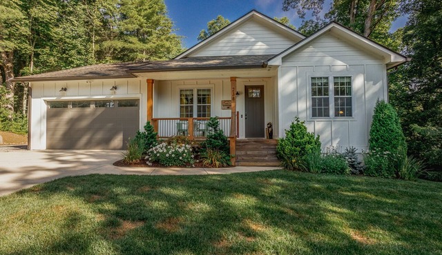 Crooked Maple Cottage | Quaint, Pet-Friendly Home Near Asheville!