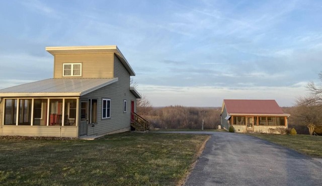 Crossview Cottage - Has a direct view of the Bald Knob Cross Monument