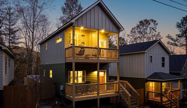 Custom 3 Bdrm Cottage in Chattanooga w/Hot Tub!