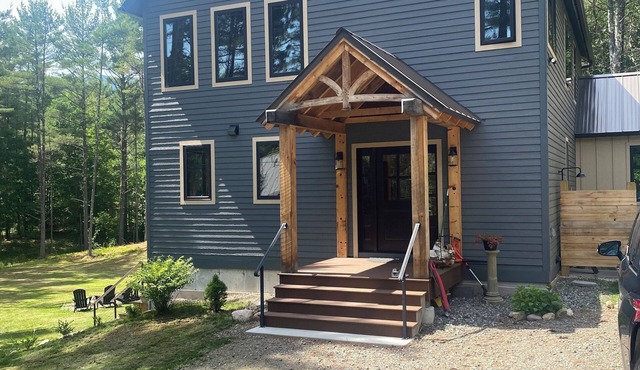 Custom home in the mountains, minutes to all Wilmington has to offer!