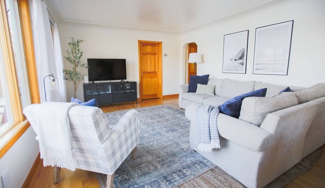 Cute 2-bedroom lake house in Lake Orion