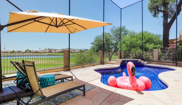 Delightful golf escape with pool, lawn games, pool table, fast WiFi & central AC