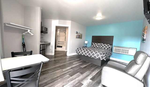 Deluxe Studio, ADA Accessible - Quiet & Safe