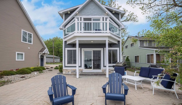 Devil's Lake Cove: Summer on Devil's Lake — All-Sport Fun, Dock, & Lakefront Living