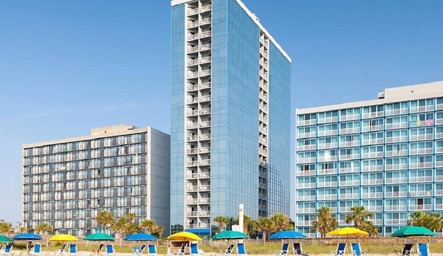 Discounted! March Spring Break SeaGlass Tower on the beach, steps from the city.