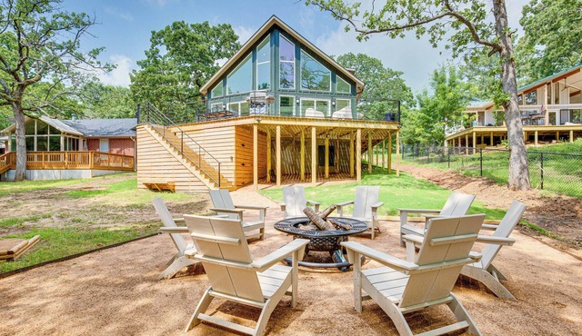 Dock & Fire Pit: Cedar Creek Lakefront Retreat! in Malakoff