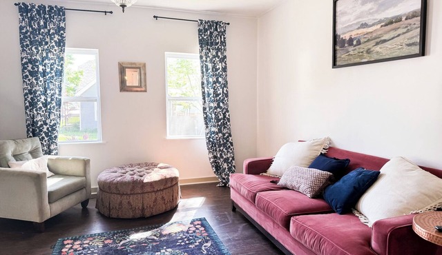 Dog Friendly - Close to Purina - No Cleaning Fee