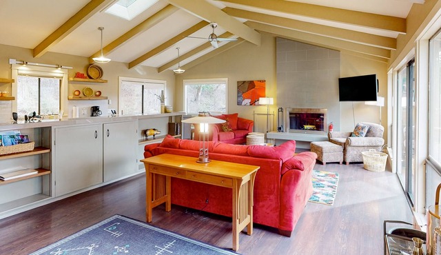 Dog-friendly forest cottage with a scenic deck, grill, fireplace, & central AC in Eastsound
