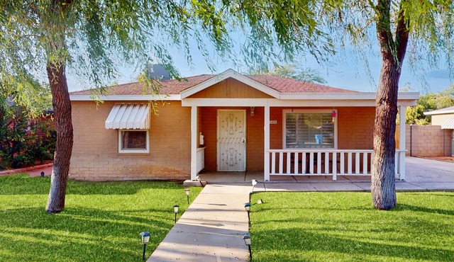 Dog-Friendly Home with Enclosed Yard, Central AC, Washer/Dryer & Free WiFi