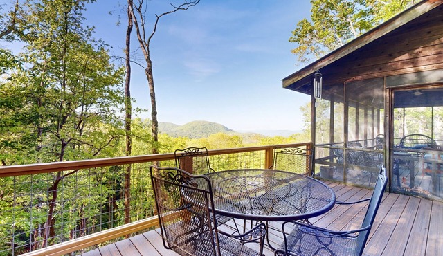 Dog-friendly mountain view cabin with furnished deck, washer/dryer