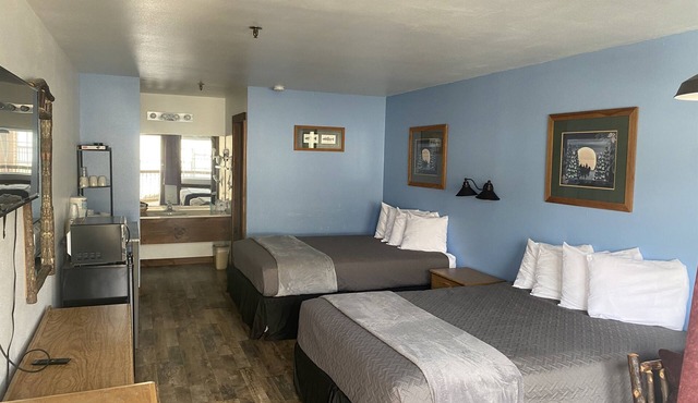 Double Queen Room w/Kitchen Supplies