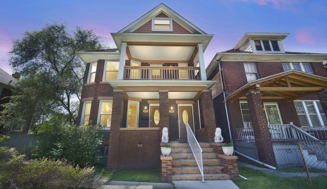 Downtown Detroit Adjacent - Southwest 1st Fl Apt 2 Bedroom Apts by Redawning