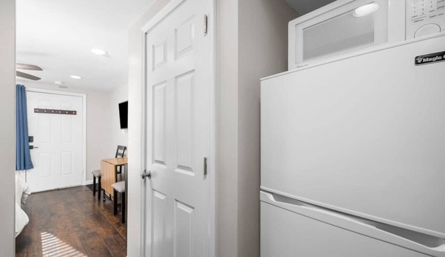 Downtown Kimmswick Studio Renovated Prime Location