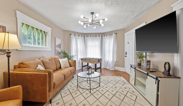Downtown Syracuse 2BR Near University & Zoo
