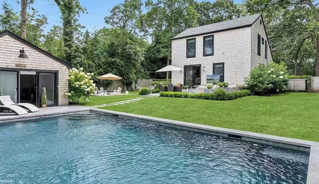 East Hampton Hideaway w/Automatic Pool Cover