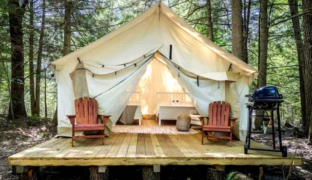 Eco Glamping Hideaway Family Owned Boutique Retreat Off Grid Living in Broadalbin, New York in Broadalbin