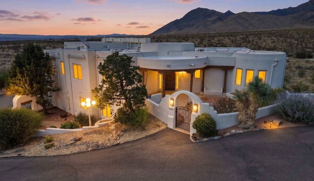 Elena's Sandia Sanctuary - An Irvie Home