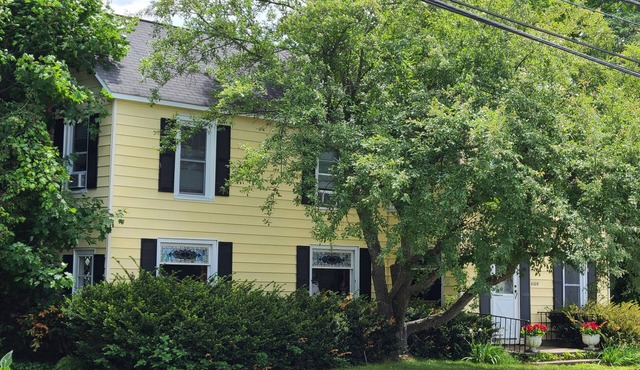 Elizabeth. 15 minutes to Lake George. Seasonal Heated Pool.