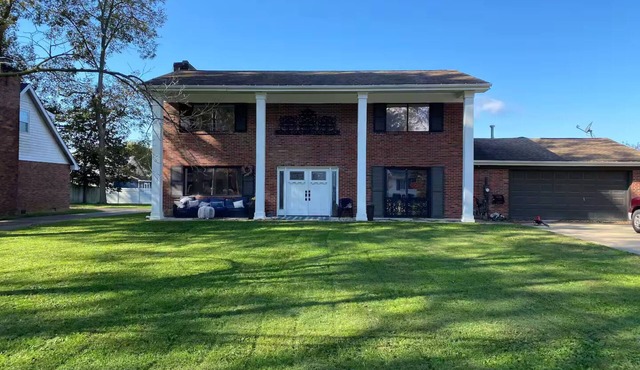 Enchanting 4-bedroom house with AC in Newburgh