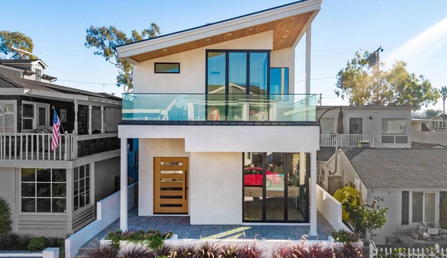 Enjoy Modern Luxury with Stunning Roof Top and Elevator