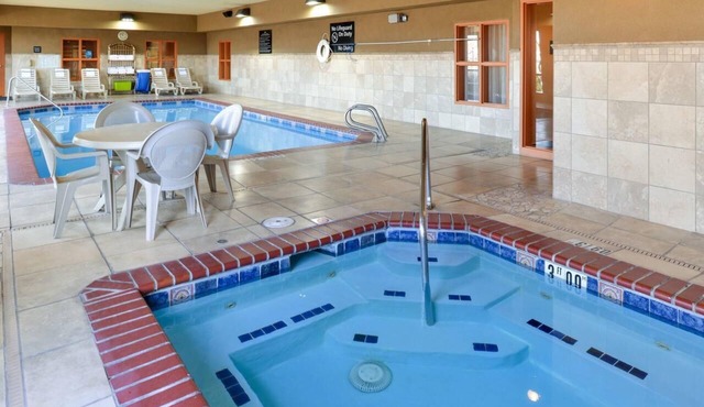Ensuring a Very Comfortable & Memorable Stay! 2 Units, Indoor Pool, Pets Allowed