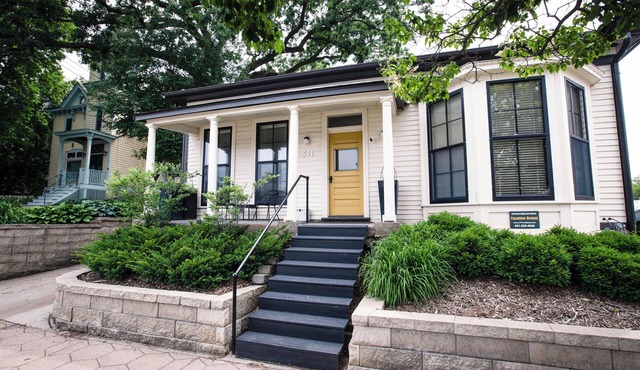 Entire Duplex West 7th, Xcel, and DT St. Paul Sleeps 8 Off street Parking!